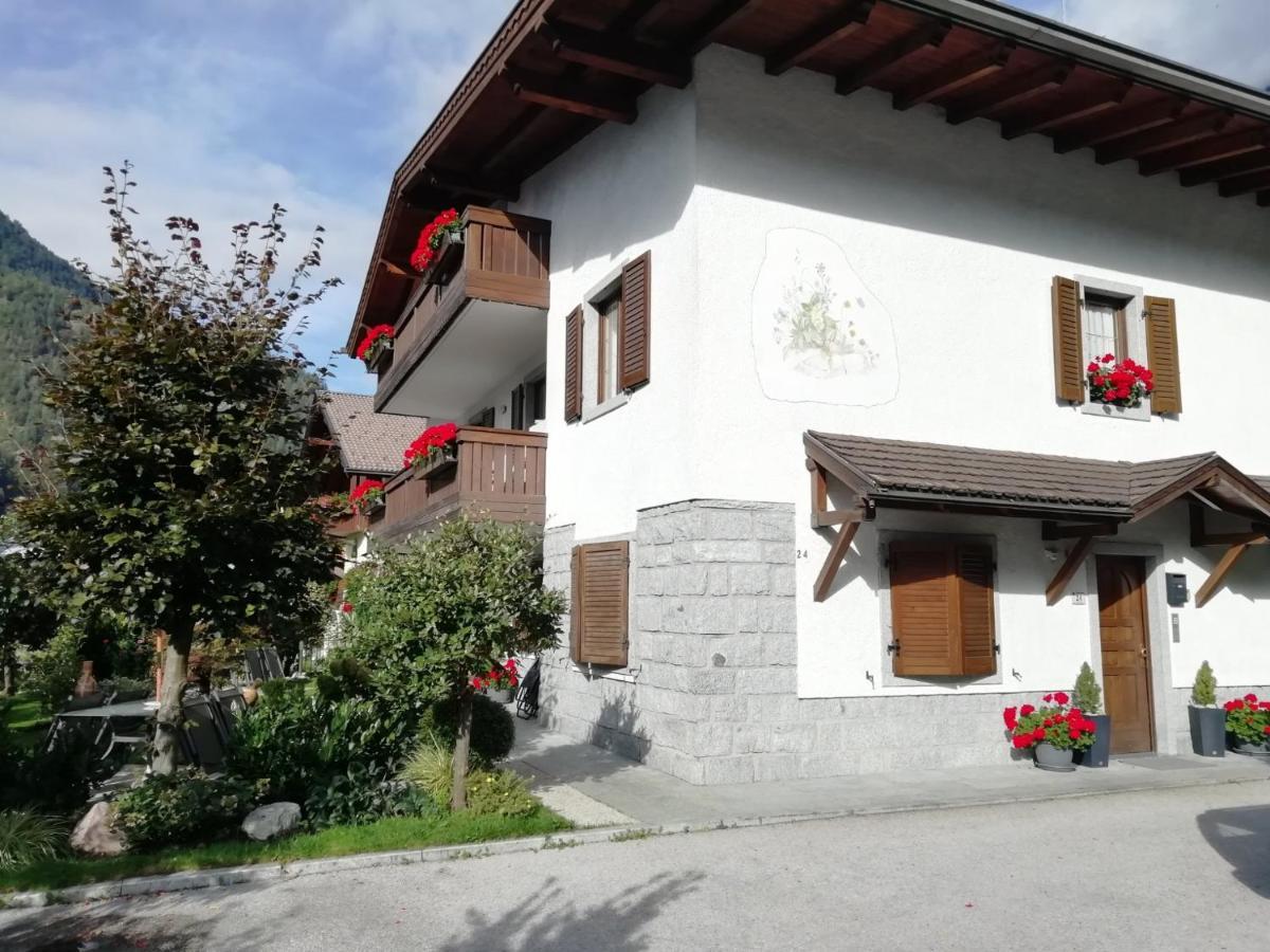Appartamento Con Giardino Carisolo Exteriör bild