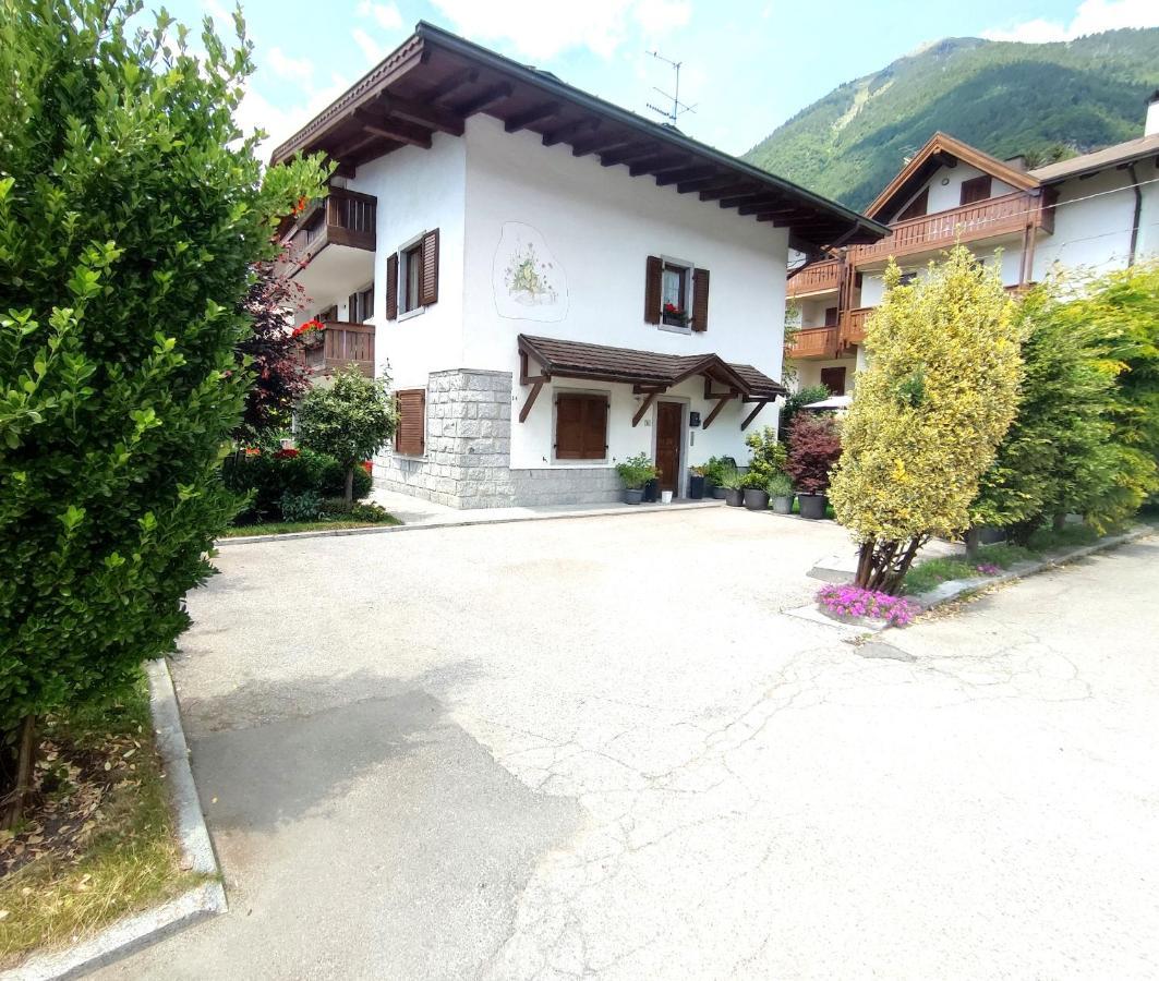 Appartamento Con Giardino Carisolo Exteriör bild