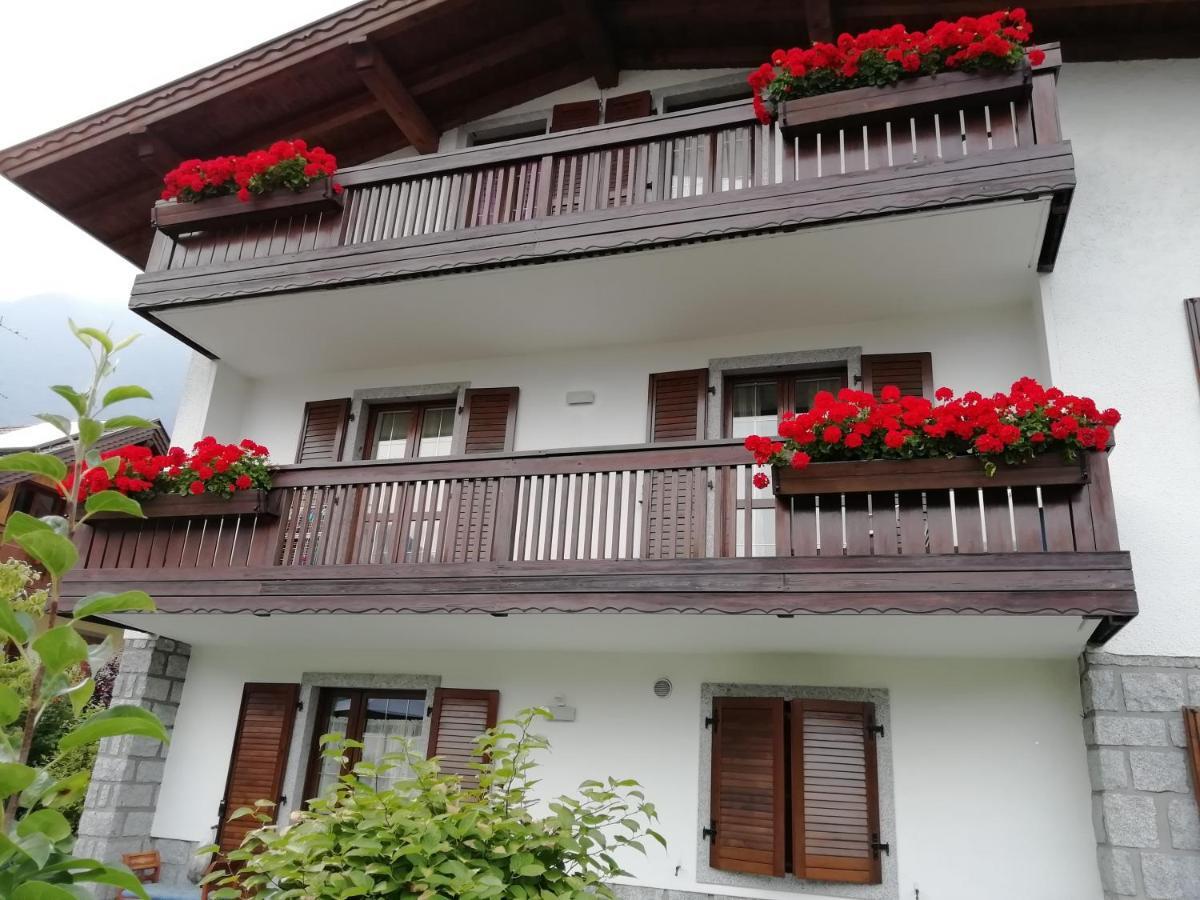 Appartamento Con Giardino Carisolo Exteriör bild